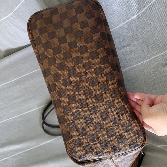 ๐ SOLD ๐ Louis Vuitton Neverfull MM in Damier Ebene - Picture 14 of 17